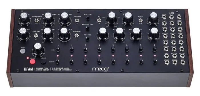 Moog DFAM - semi-modularny analogowy syntezator perkusyjny