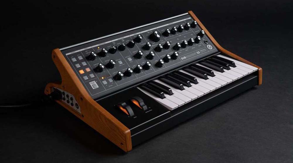 moog subsequent 25